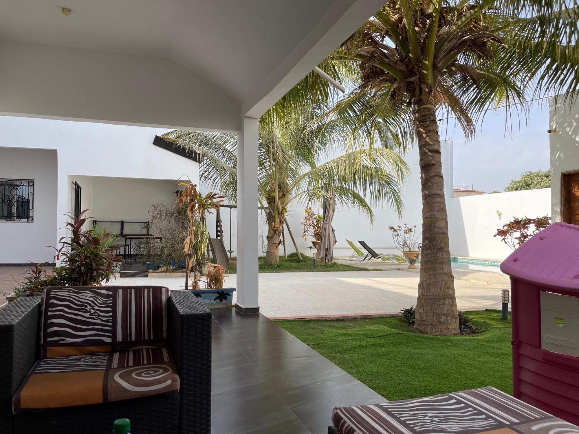 Saly - Villa Kage 6 Chambres -Clim-Wifi-Eau Chaude-Billard-Babyfoot-Ping Pong-Canal - Electricite Non Comprise Ngoại thất bức ảnh