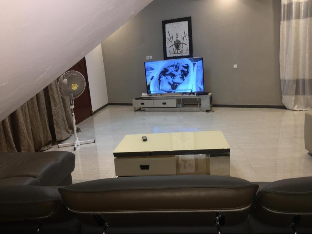 Saly - Villa Kage 6 Chambres -Clim-Wifi-Eau Chaude-Billard-Babyfoot-Ping Pong-Canal - Electricite Non Comprise Ngoại thất bức ảnh