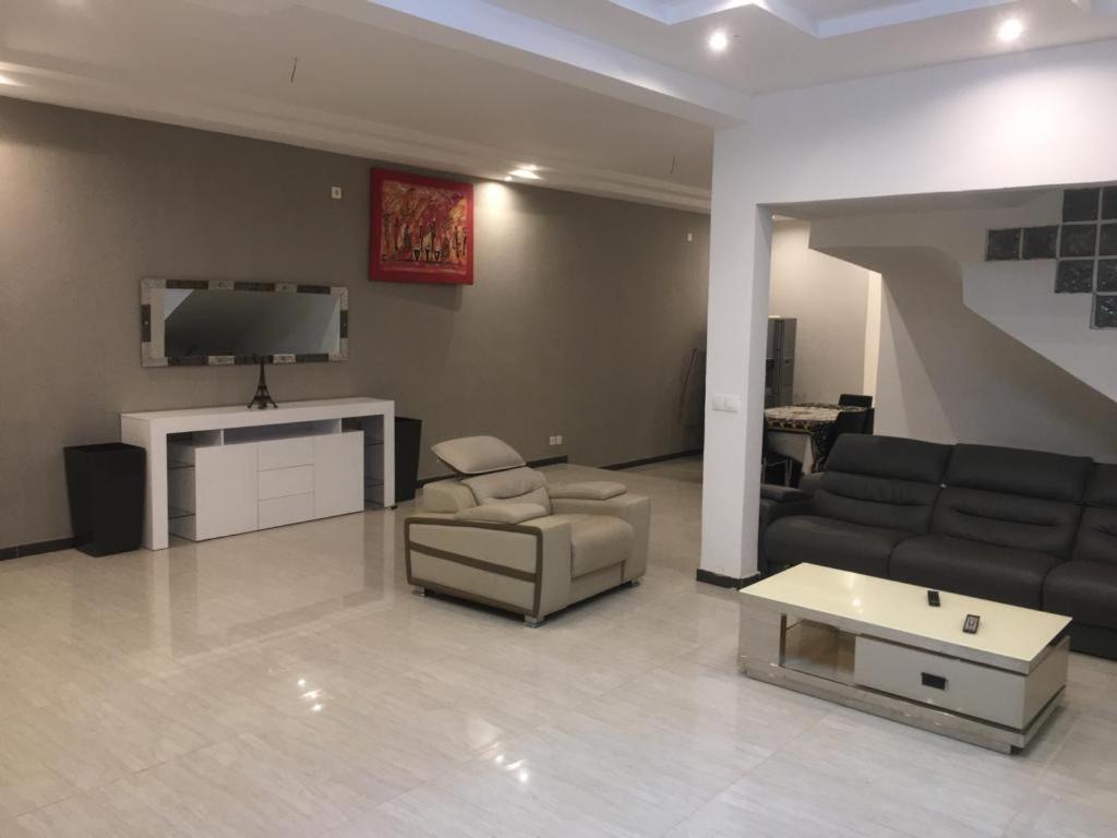 Saly - Villa Kage 6 Chambres -Clim-Wifi-Eau Chaude-Billard-Babyfoot-Ping Pong-Canal - Electricite Non Comprise Ngoại thất bức ảnh
