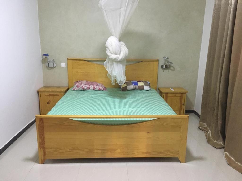 Saly - Villa Kage 6 Chambres -Clim-Wifi-Eau Chaude-Billard-Babyfoot-Ping Pong-Canal - Electricite Non Comprise Ngoại thất bức ảnh