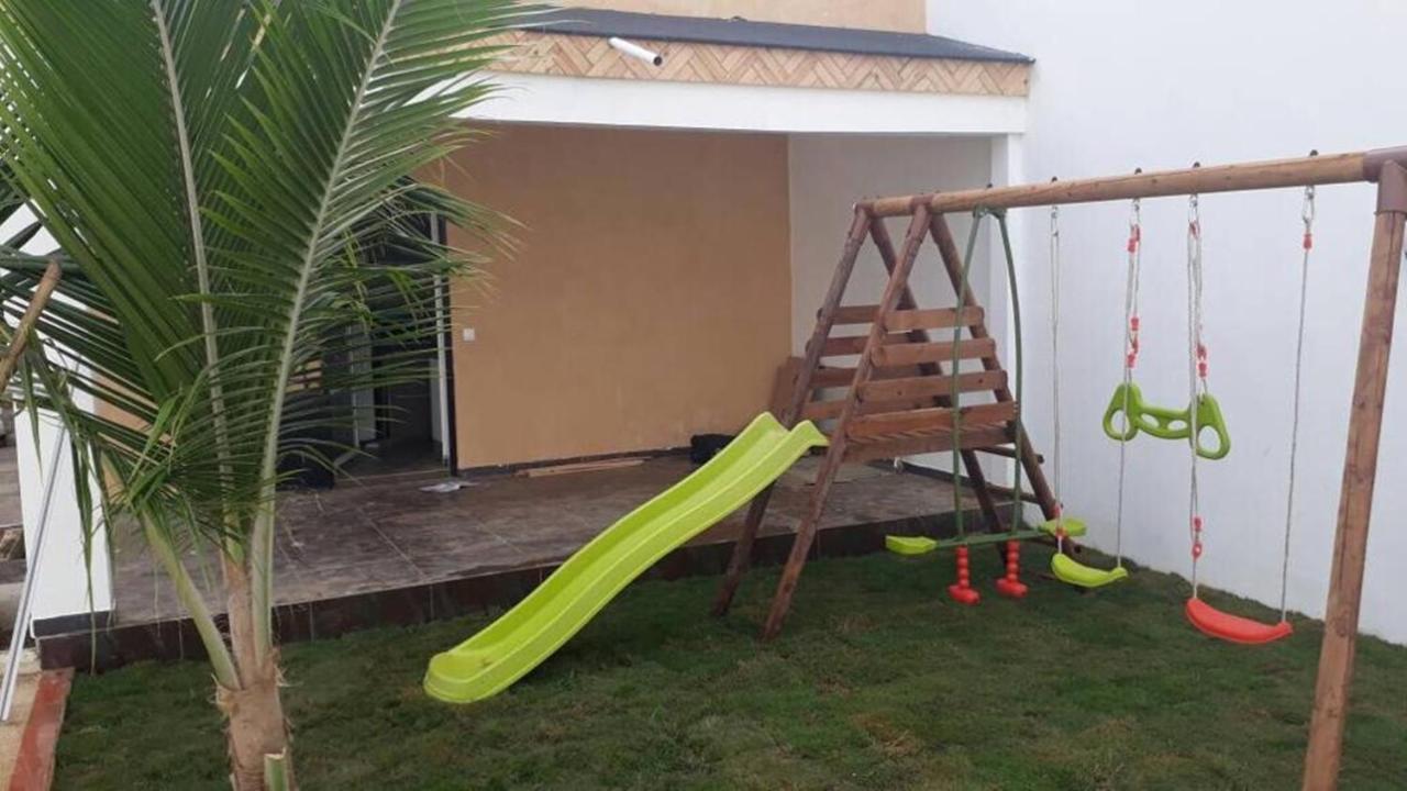 Saly - Villa Kage 6 Chambres -Clim-Wifi-Eau Chaude-Billard-Babyfoot-Ping Pong-Canal - Electricite Non Comprise Ngoại thất bức ảnh